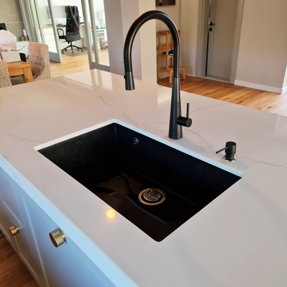 Chiuveta bucatarie granit CookingAid Cube ON7610 Neagra / Black Metal quartz cu montaj sub blat + accesorii instalare