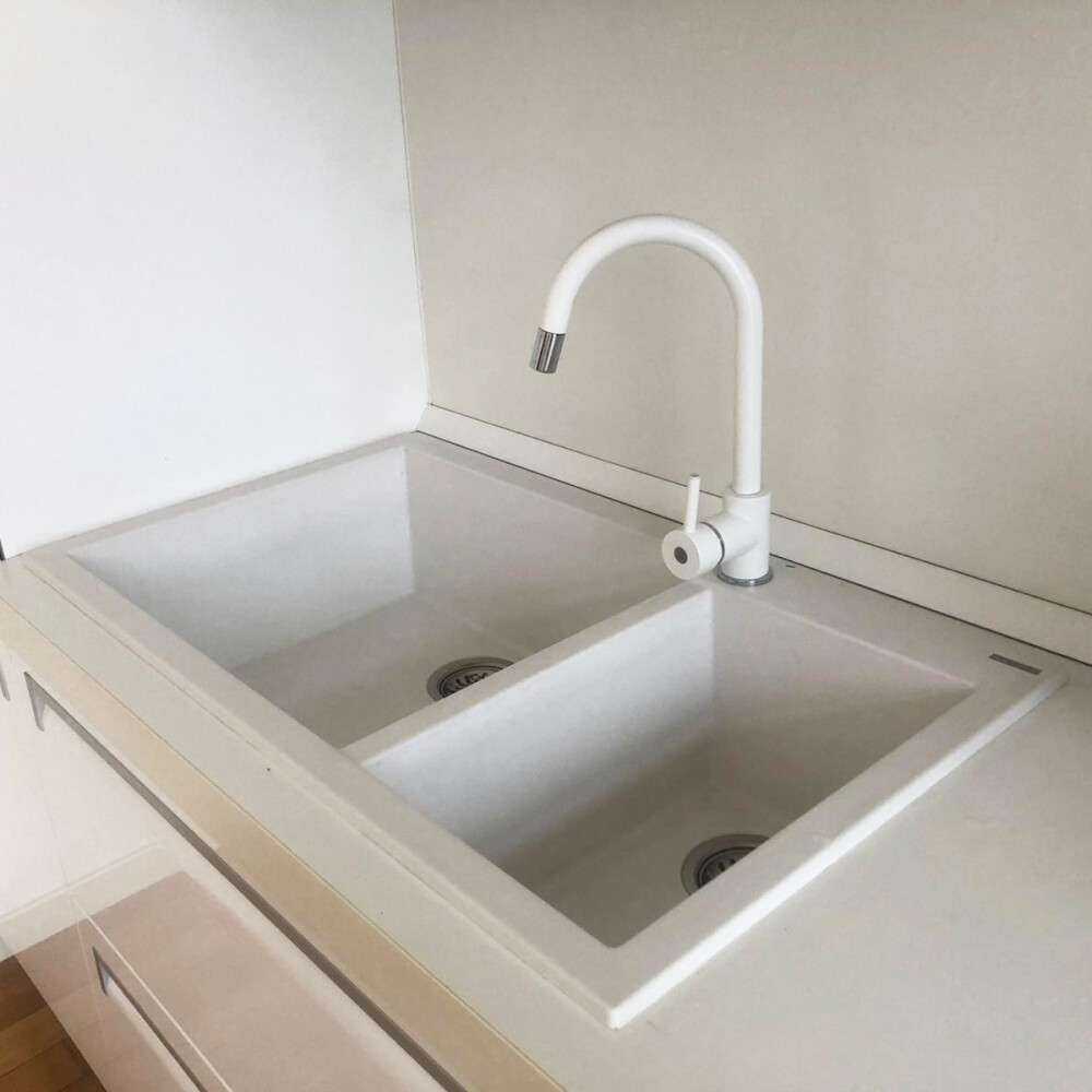 Baterie CookingAid Indiana cu furtun dus retractabil / cap extractibil si finisaj granit Alb / Polar White