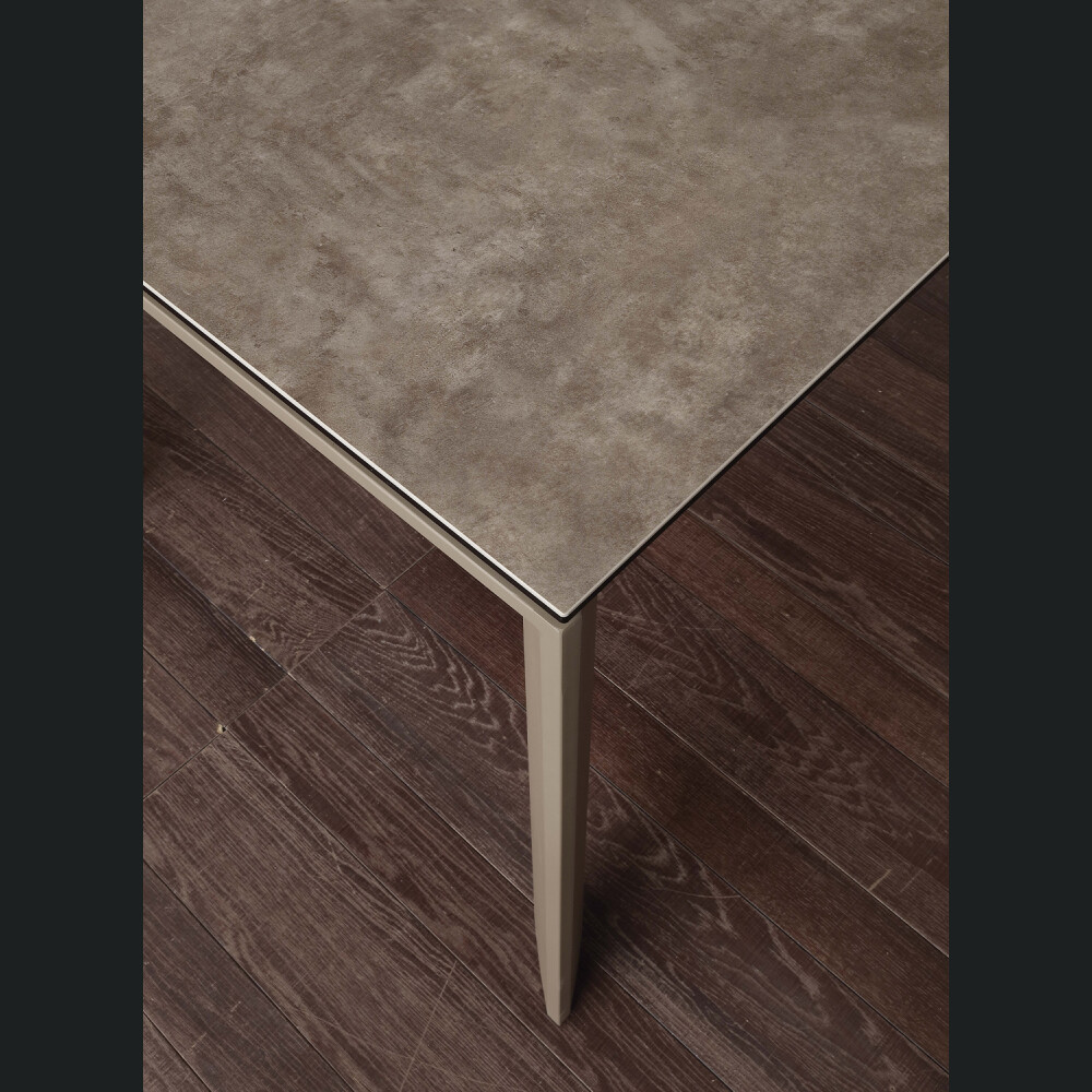 Masa extensibila PALERMO, cu structura metalica vopsita asortata, blat din sticla ceramica si extensii laterale lacuite in relief asortate, ARAN