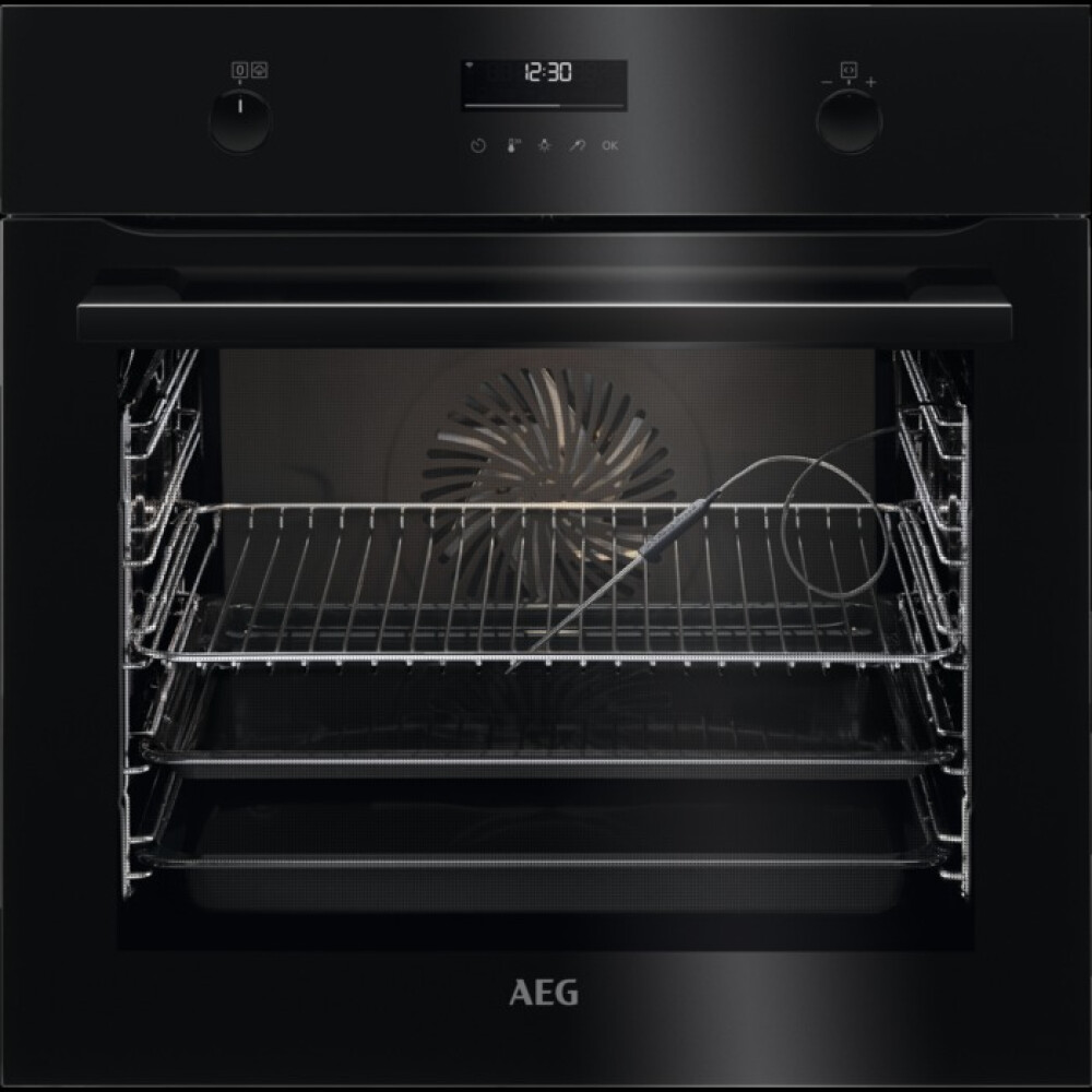 Cuptor cu aburi AEG SteamBake BCE558370B, autocuratare catalitica, WiFi, 71 litri, clasa A+, negru
