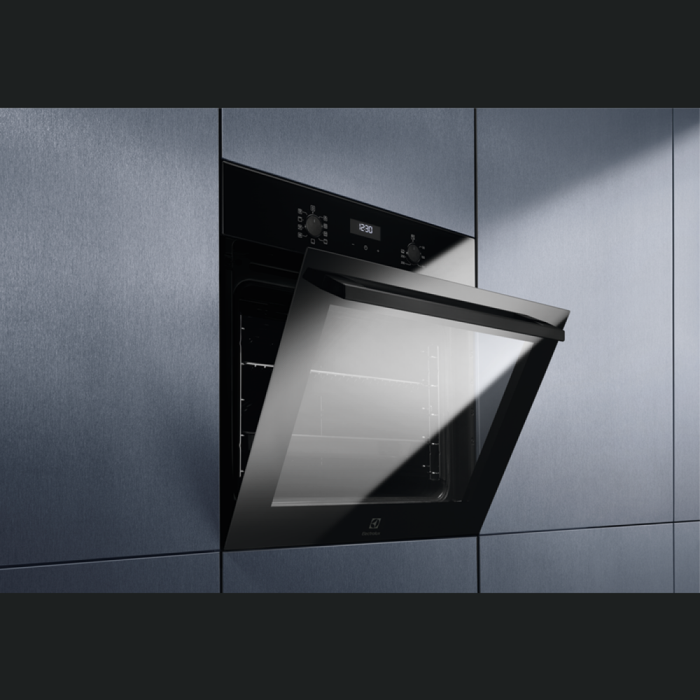 Cuptor electric incorporabil Electrolux SurroundCook cu autocuratare catalitica EOF5C50BZ, A,57 litri, negru