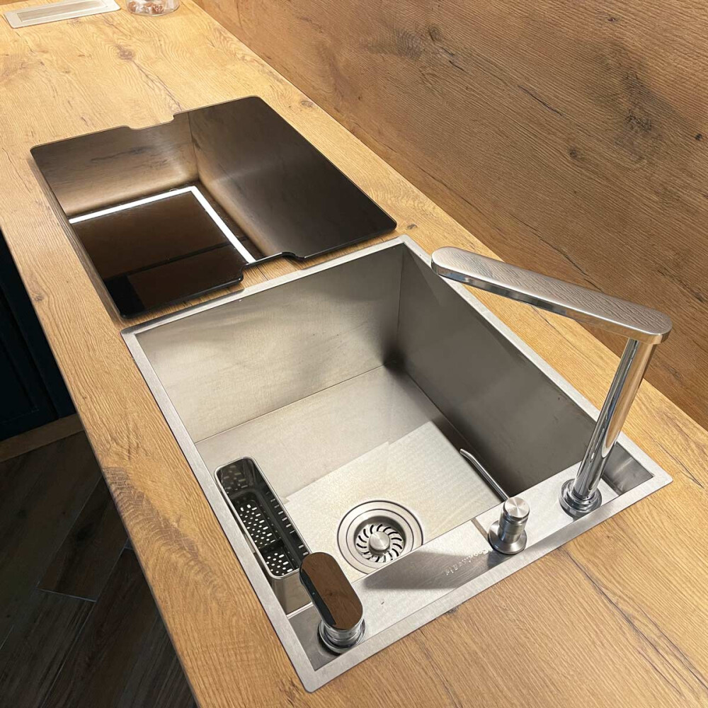 Chiuveta bucatarie inox CookingAid INVISIBLE DEEP cu baterie telescopica integrata, scurgator vase/paste/fructe, tocator sticla temperizata, dozator detergent + accesorii montaj