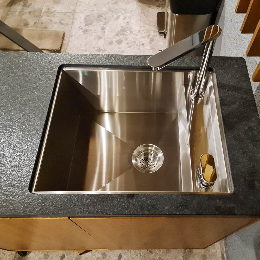 Chiuveta bucatarie inox CookingAid INVISIBLE DEEP cu baterie telescopica integrata, scurgator vase/paste/fructe, tocator sticla temperizata, dozator detergent + accesorii montaj