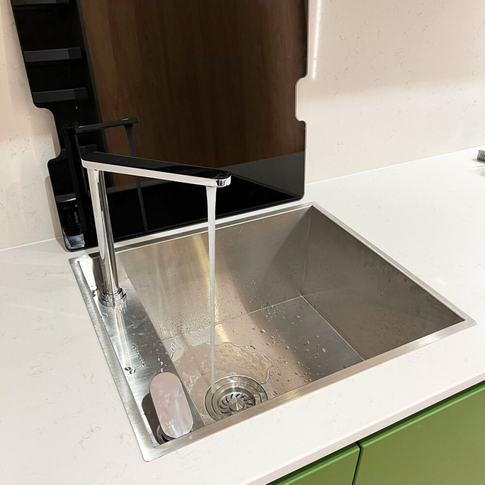 Chiuveta bucatarie inox CookingAid INVISIBLE DEEP cu baterie telescopica integrata, scurgator vase/paste/fructe, tocator sticla temperizata, dozator detergent + accesorii montaj
