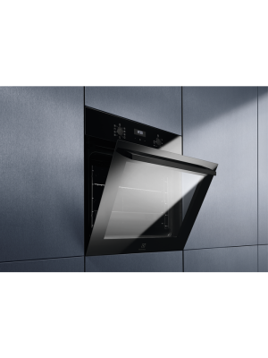 Cuptor electric incorporabil Electrolux SurroundCook cu autocuratare catalitica EOF5C50BZ, A,57 litri, negru