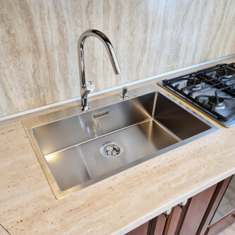 Chiuveta bucatarie inox CookingAid Box Lux 76 cu montaj pe/sub blat + baterie CookingAid Parmix Chrome + dozator detergent