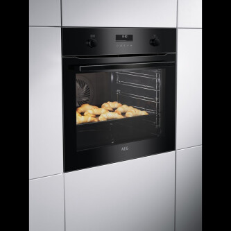 Cuptor cu aburi AEG SteamBake BCE558370B, autocuratare catalitica, WiFi, 71 litri, clasa A+, negru