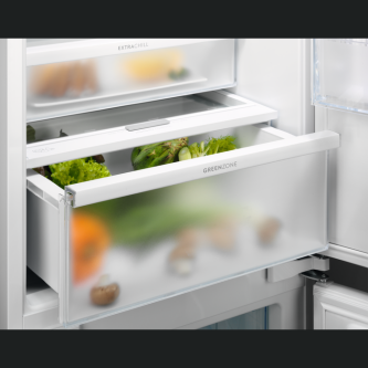 Combină frigorifică încorporabilă Electrolux LNG7ME18S, No Frost, clasă E, 248 litri ,H 177 cm Alb